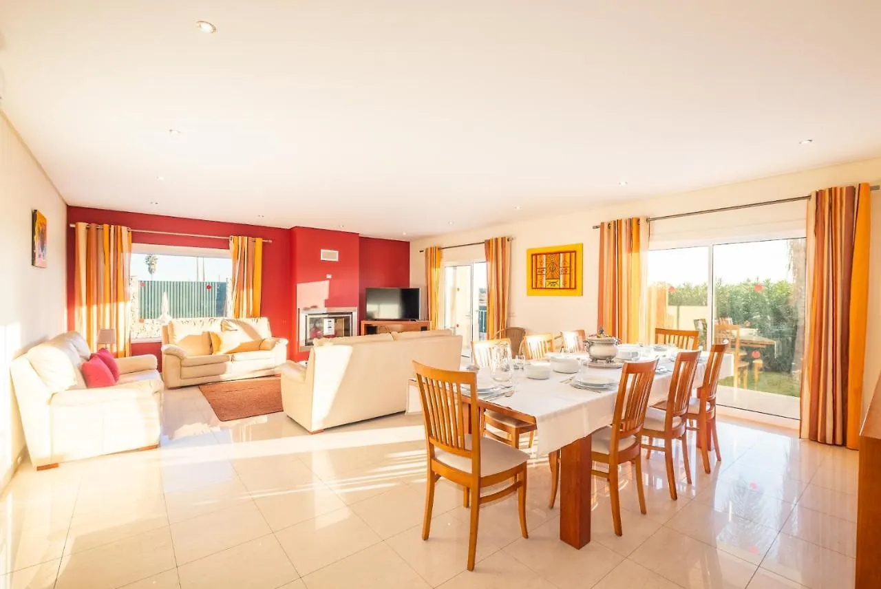 Villa Cordeiro - Heated Pool - Free Wi-Fi - Air Con Guia