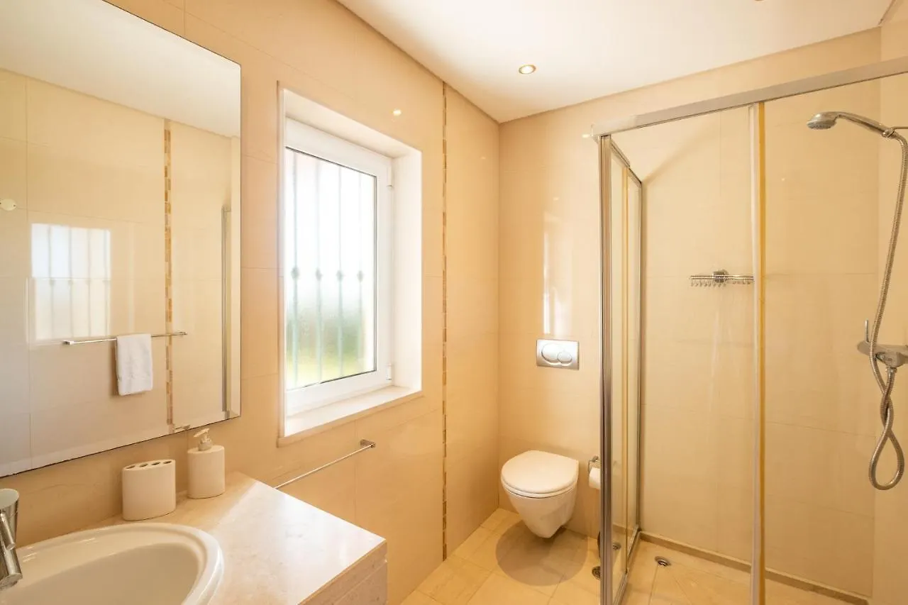 Villa Cordeiro - Heated Pool - Free Wi-Fi - Air Con Guia  0*, Guia (Faro)