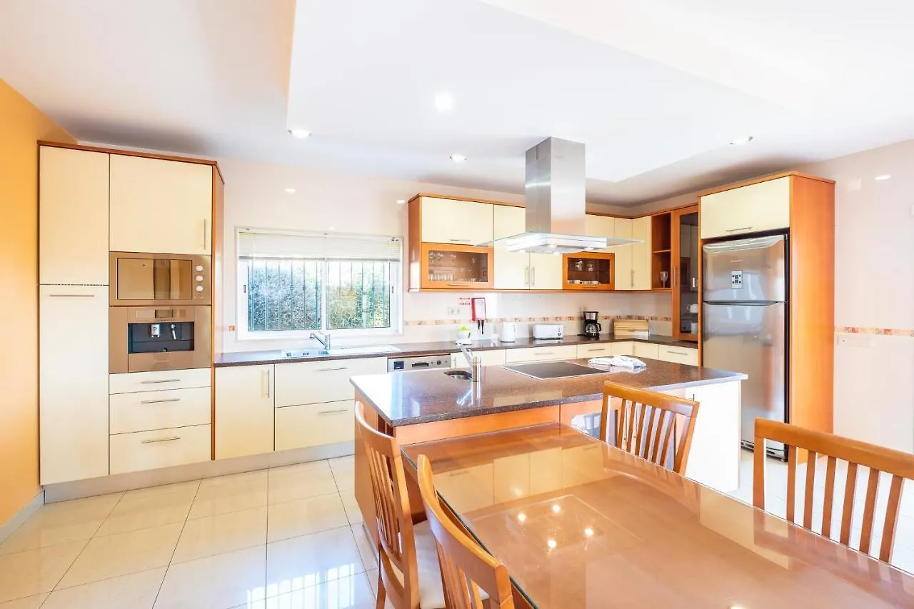 Villa Cordeiro - Heated Pool - Free Wi-Fi - Air Con Guia  0*, Guia (Faro) Portugal