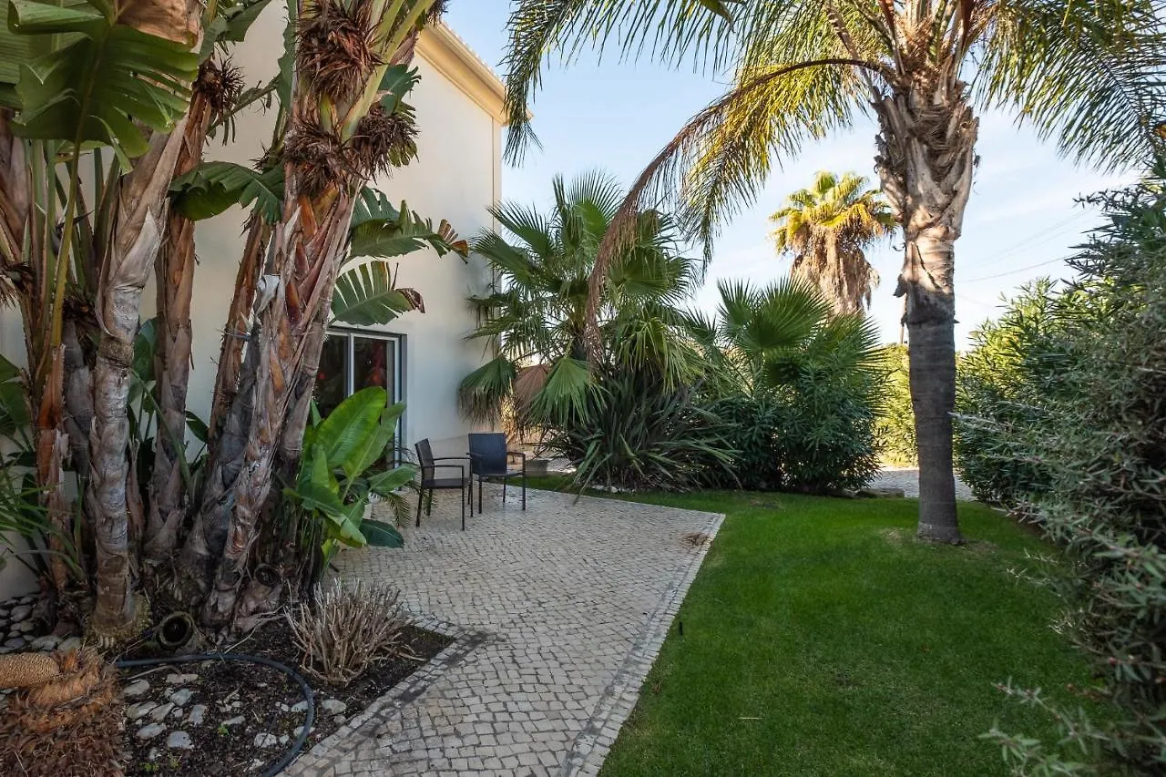 Villa Cordeiro - Heated Pool - Free Wi-Fi - Air Con Guia