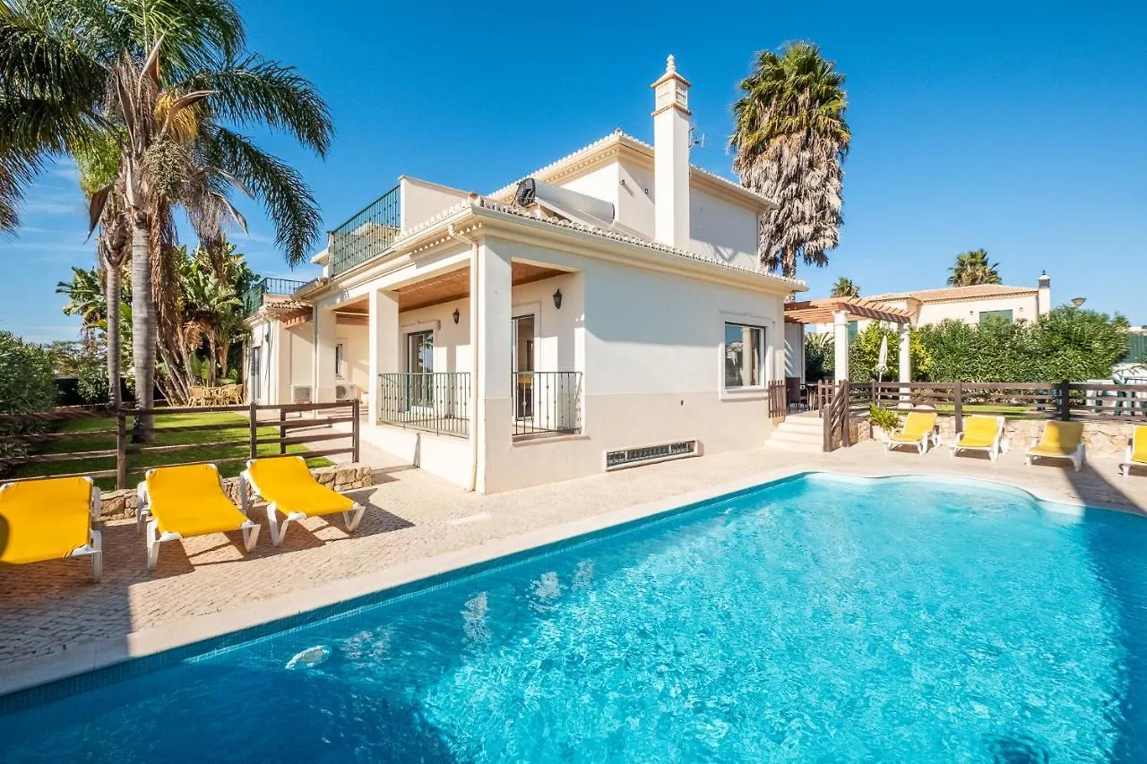 Villa Cordeiro - Heated Pool - Free Wi-Fi - Air Con Guia