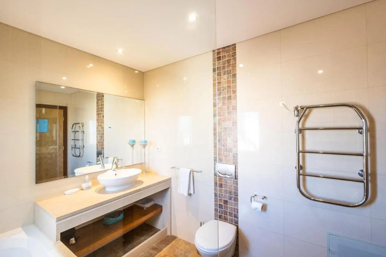 Villa Cordeiro - Heated Pool - Free Wi-Fi - Air Con Guia