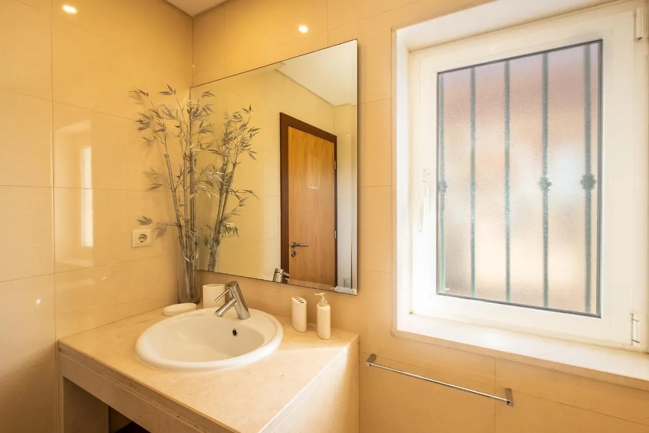 Villa Cordeiro - Heated Pool - Free Wi-Fi - Air Con Guia